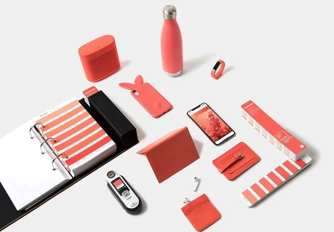 Stationary objects with Pantone 2019 colour