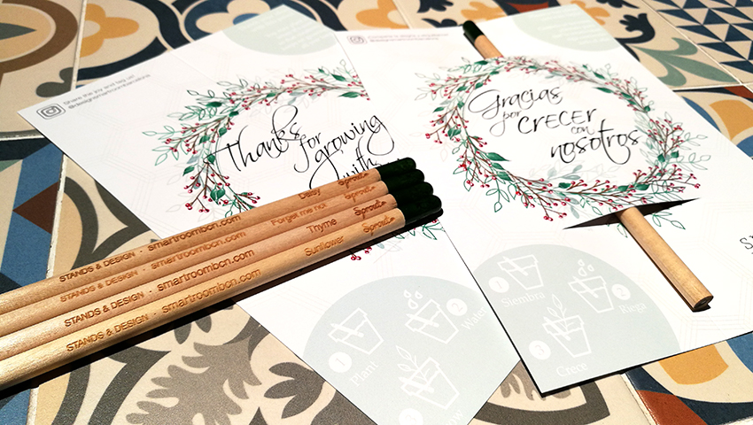 Eco-friendly pencils with bilingual Christmas cards.