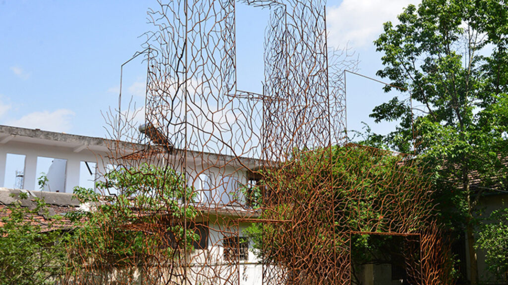 Instalación artística preserva memoria de casas a punto de desaparecer