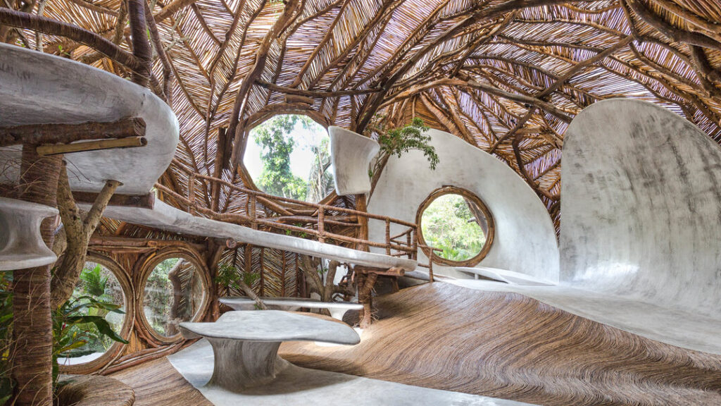 Una galería de arte entre los árboles, hecha con consciencia ambiental en Tulúm, Yucatán
