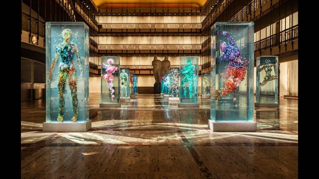 Arte, vidrio y movimiento: “Psychoreographies” por Dustin Yellin